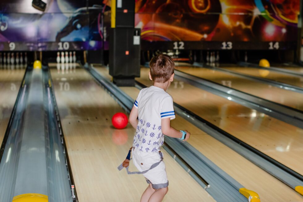 little-boy-on-bowling-alley-2022-11-09-20-22-58-utc-980x654